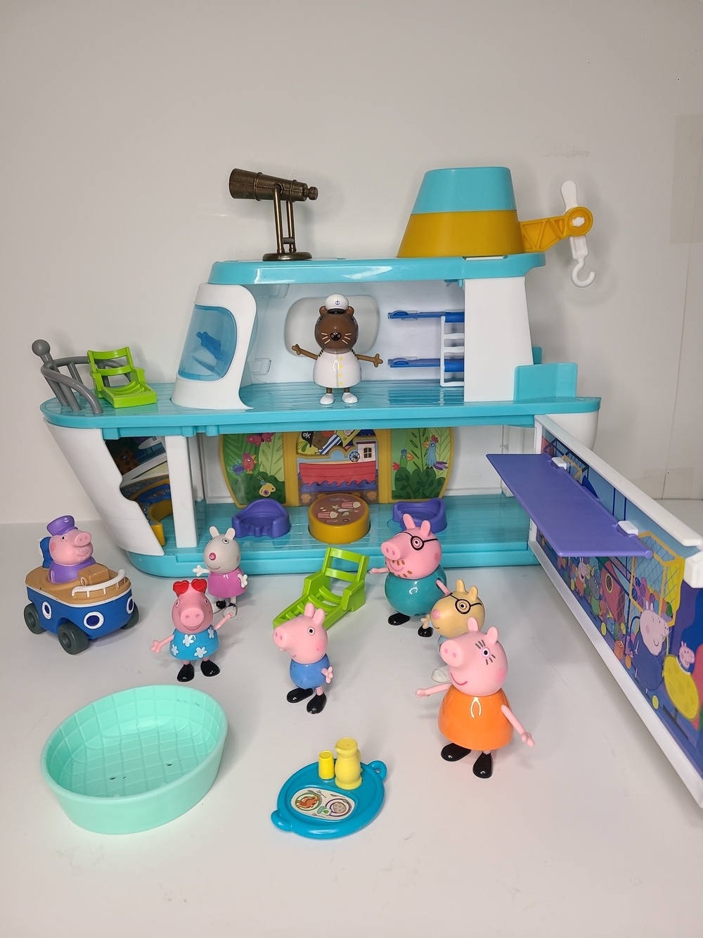 Peppa Pigs Cruise Ship
